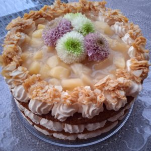 Apfel-Karamell Torte mit Spekulatiusnboden